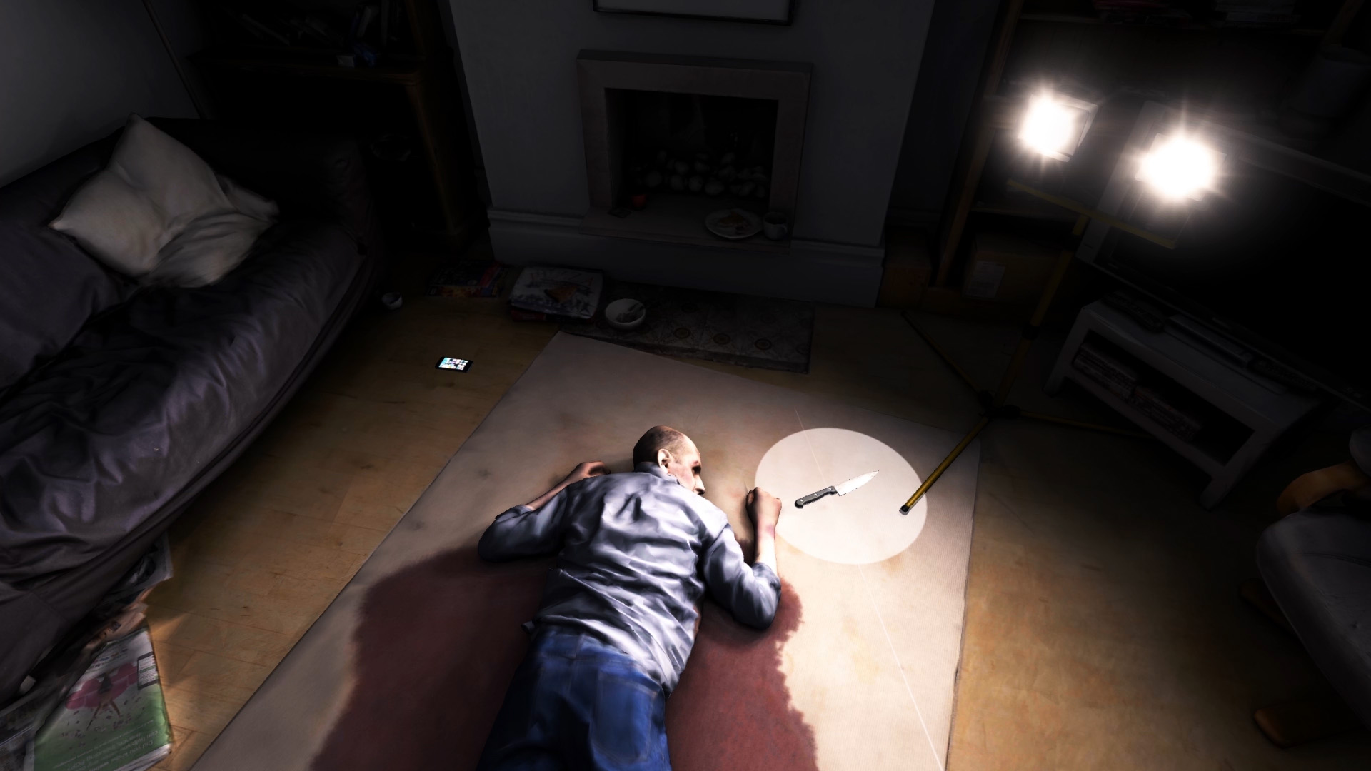 A screenshot of the gae, showing a body on the ground in a dark apartment. Several potential weapons are highlighted